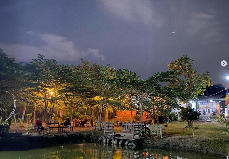 Suasana pada malam hari